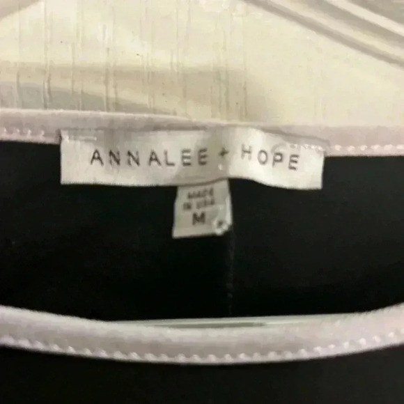 Annalee + Hope Women's Black Bell Sleeve Knee Length Dress Size Medium - Picture 3 of 5